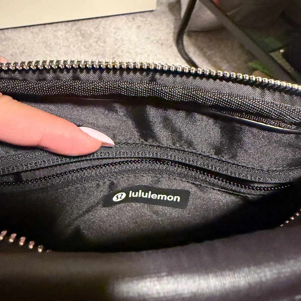 lululemon athletica  puff crossbody bag- Black - Picture 6 of 8